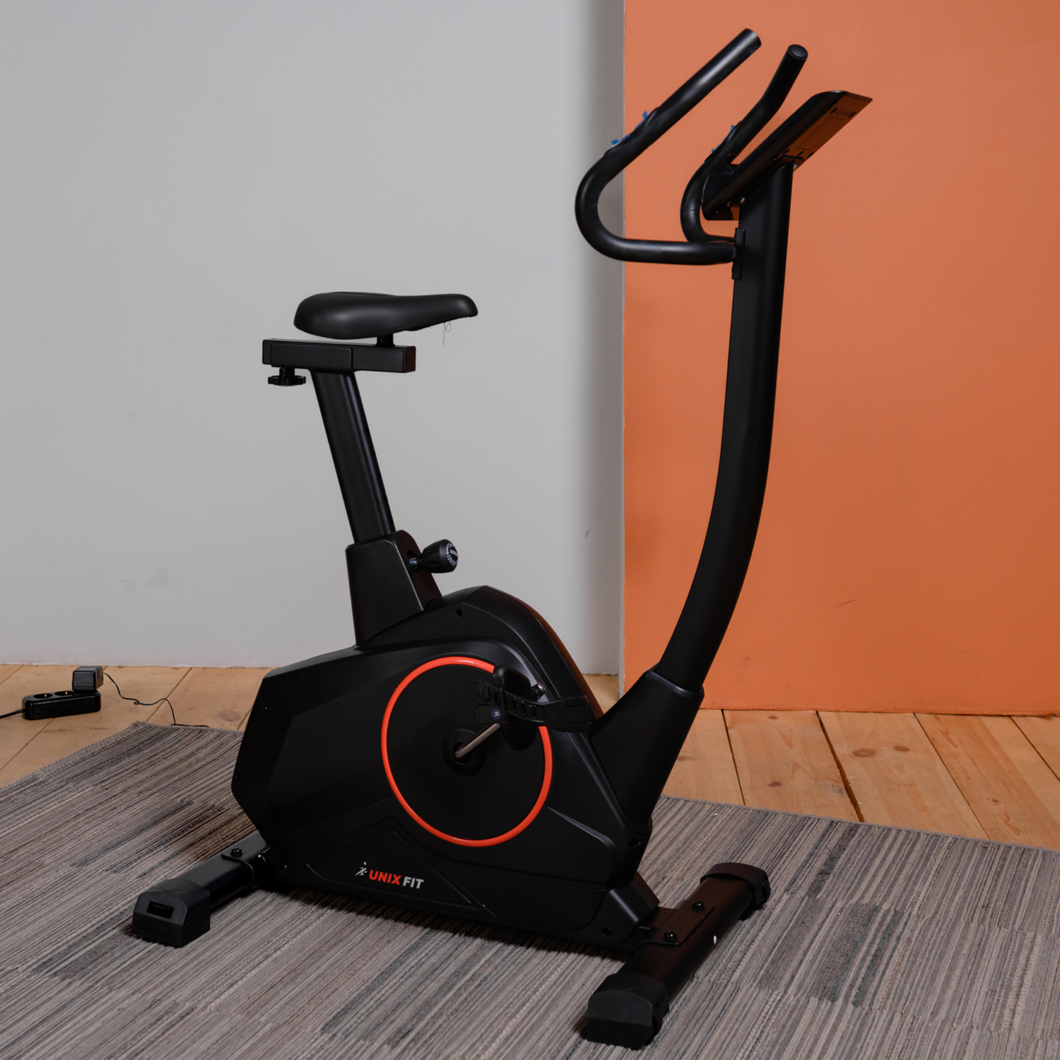 Велотренажер UNIX Fit BL-390E