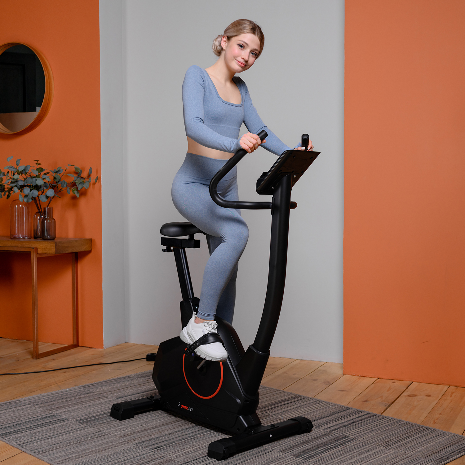 Велотренажер UNIX Fit BL-390E