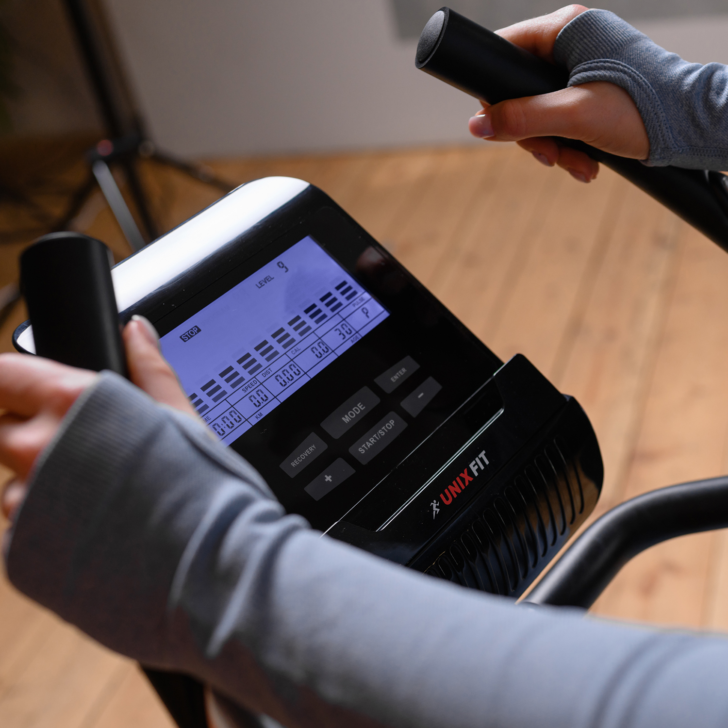 Велотренажер UNIX Fit BL-390E