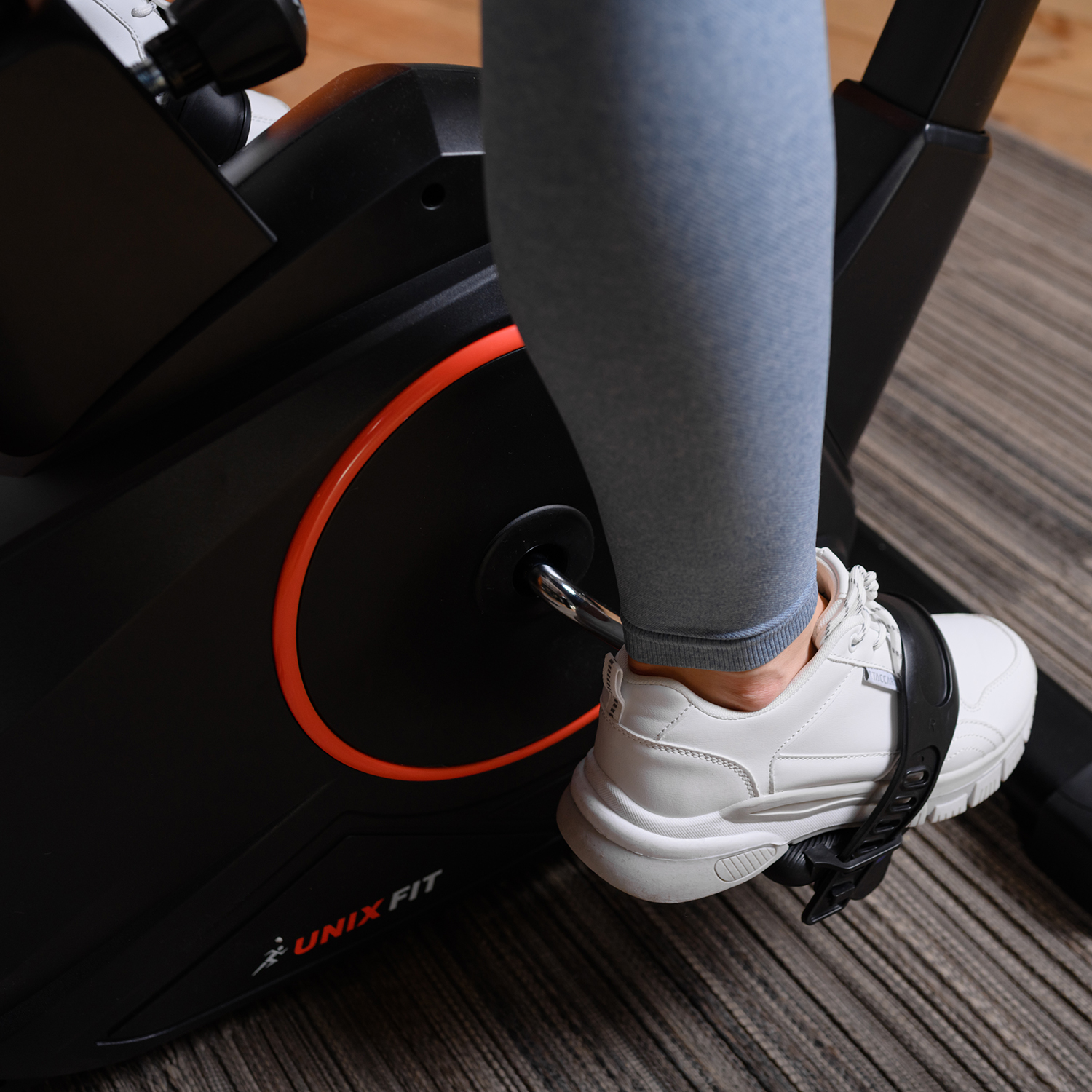 Велотренажер UNIX Fit BL-390E