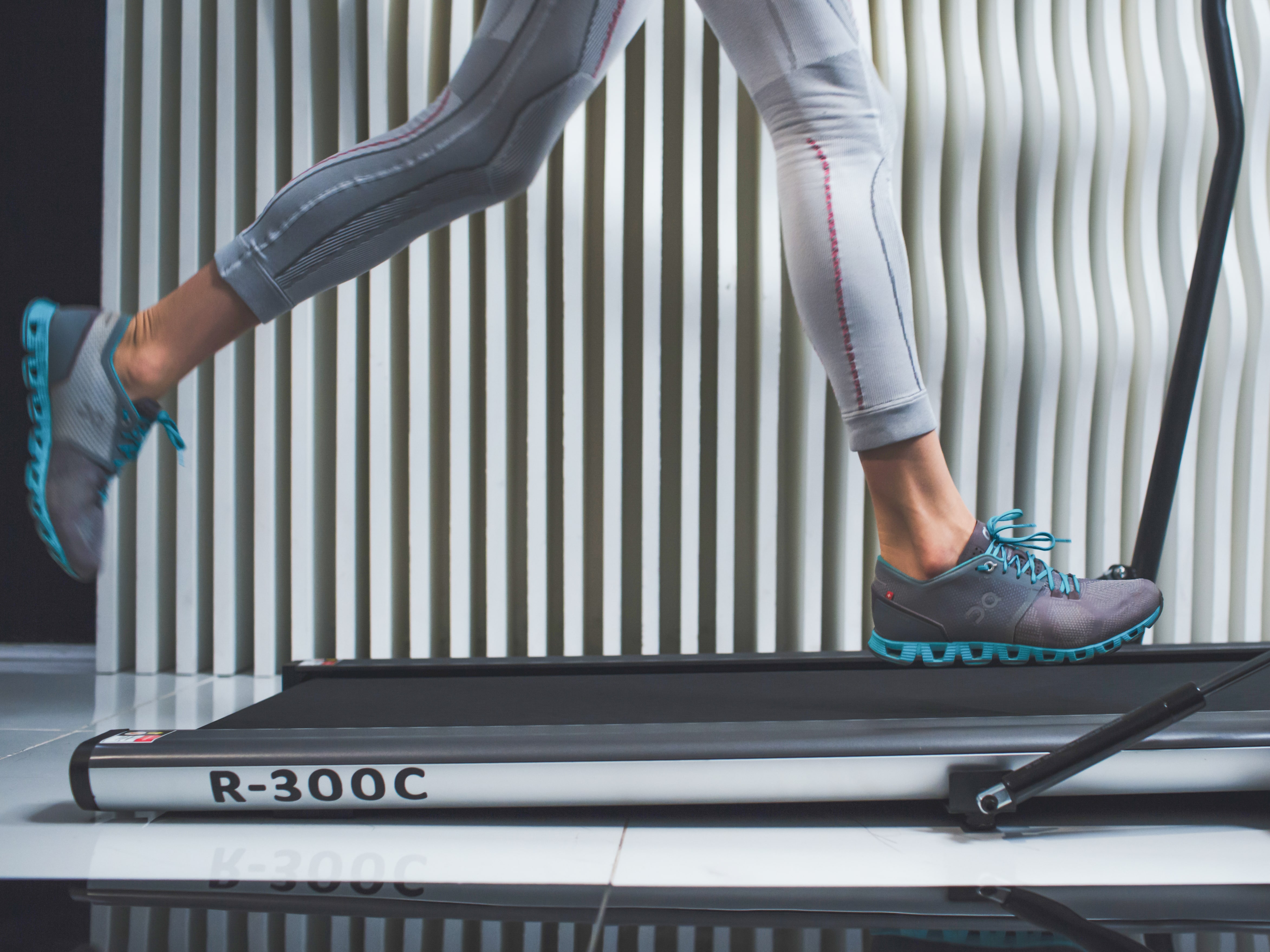 Беговая дорожка UNIX Fit R-300C серый